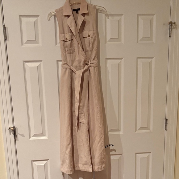 Banana Republic Dresses & Skirts - Banana Republic Sleeveless Collared Maxi Dress in Beige